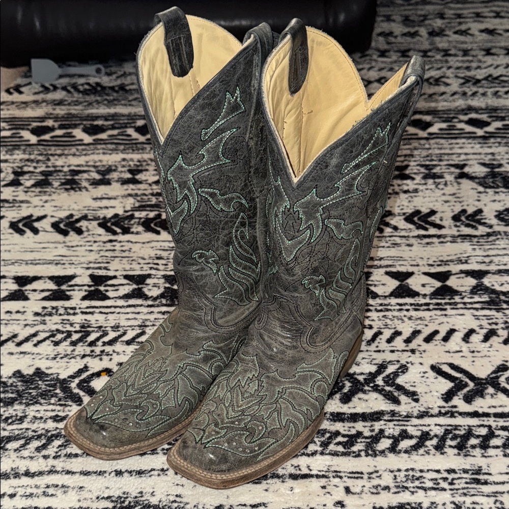 Corral Gray and Green Embroidered Cowgirl Boots